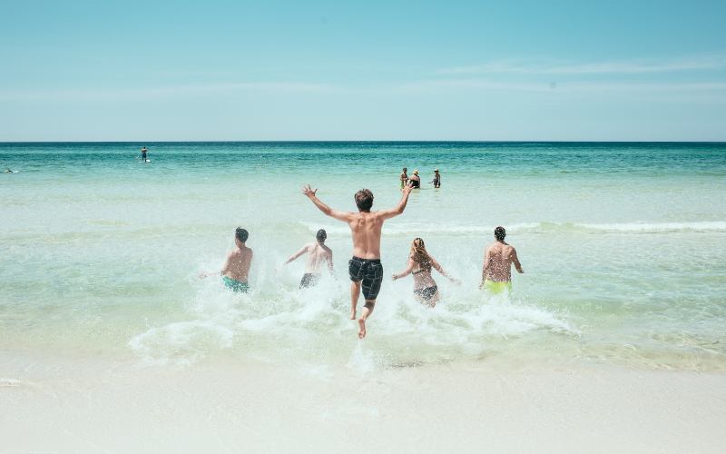 Enjoying the Summer Season with Incontinence - Tips and Tricks for a Happy and Comfortable Summer